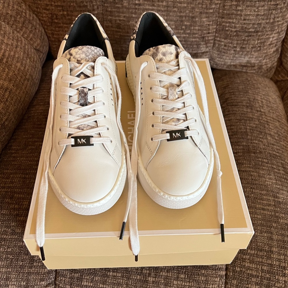 Michael Kors Stylish Codie Lace Up